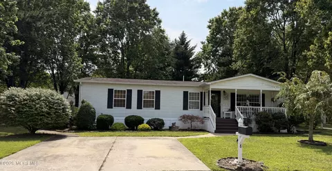 8 Tanglewood Dr, Cream Ridge, NJ 08514