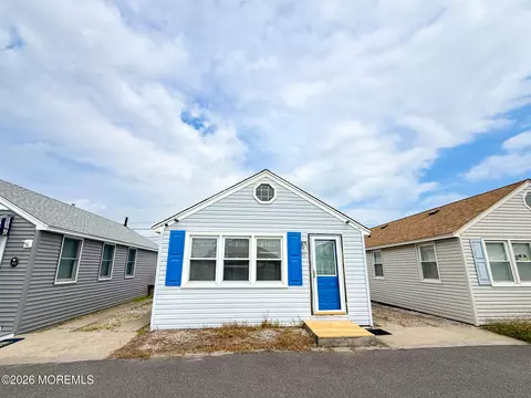 32 9th Ln #236, Seaside Park, NJ 08752