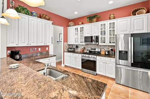 Kitchen - 31 Devonshire Way, Jackson, NJ 08527 photo 1 of 7