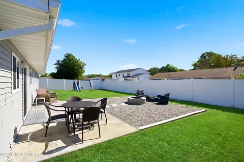 Exterior - 402 5th St, Waretown, NJ 08758 photo 4 of 7