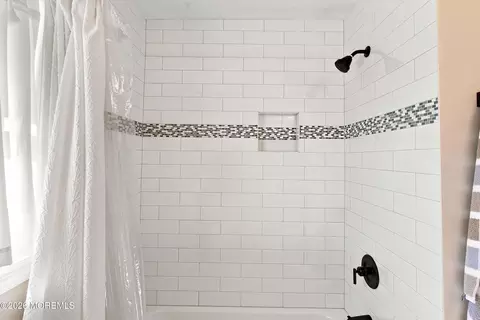 Bath - 402 5th St, Waretown, NJ 08758 photo 2 of 3