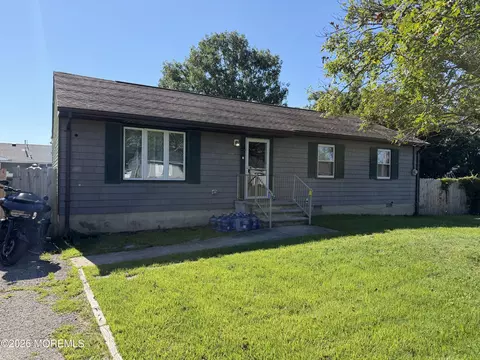 1213 Cable Ave, Beachwood, NJ 08722