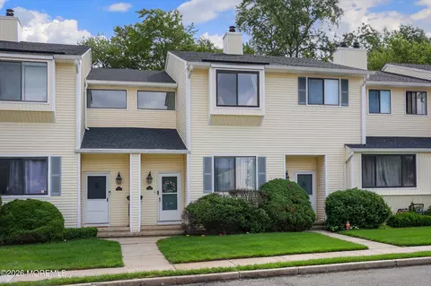 253 Clubhouse Dr, Middletown, NJ 07748