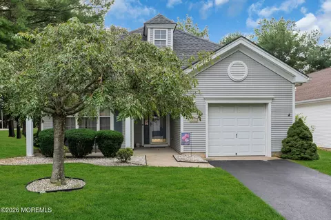 53 Greenways Ln, Lakewood, NJ 08701