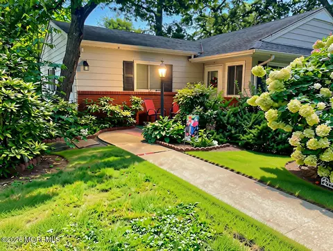 3 B Swan St, Manchester, NJ 08759