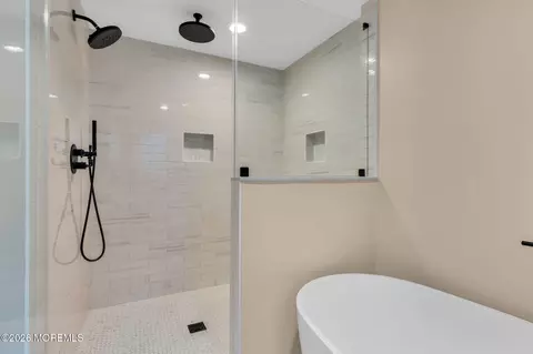 Bath - 921 Riverview Dr, Brielle, NJ 08730 photo 6 of 8
