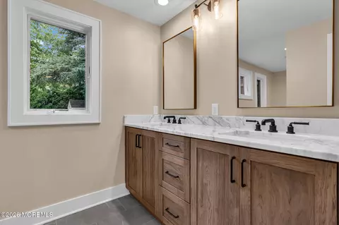 Bath - 921 Riverview Dr, Brielle, NJ 08730 photo 4 of 8