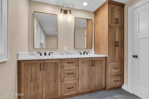 Bath - 921 Riverview Dr, Brielle, NJ 08730 photo 3 of 8
