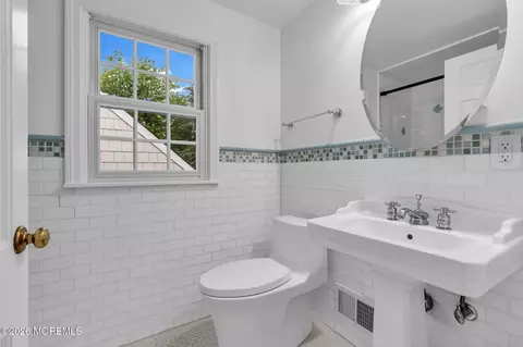 Bath - 921 Riverview Dr, Brielle, NJ 08730 photo 7 of 8