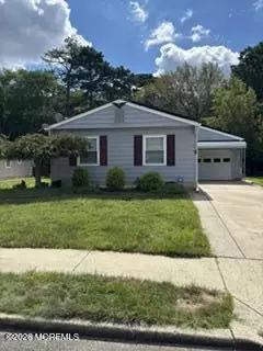 5 Kirkwood Ct, Toms River, NJ 08757