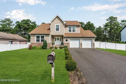 609 Amsterdam Ave, Toms River, NJ 08757