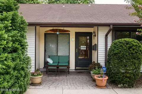73 Overlook Way #C, Manalapan, NJ 07726