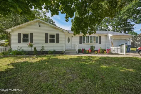328 Mizzen Ave, Beachwood, NJ 08722