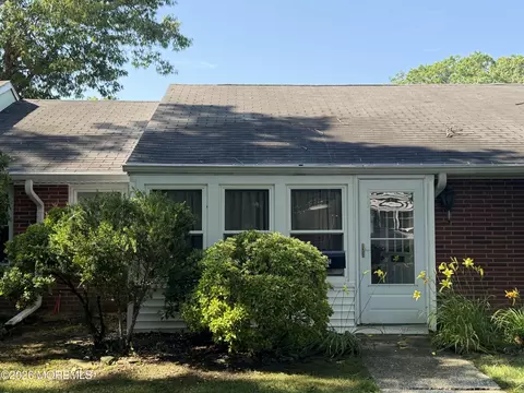 52 Cambridge Ct # C, Lakewood, NJ 08701