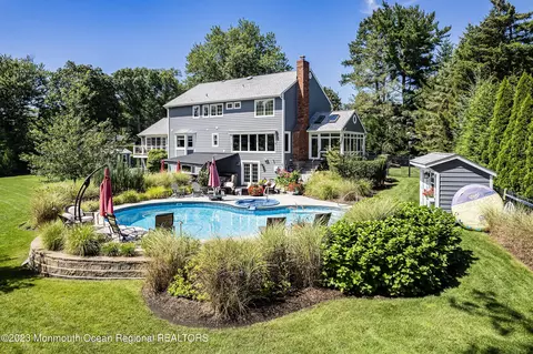 5 Pirates Cove Rd, Little Silver, NJ 07739