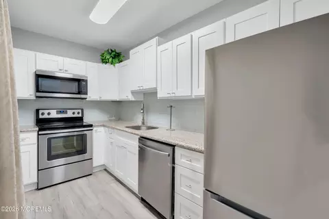 96 White St #D, Eatontown, NJ 07724