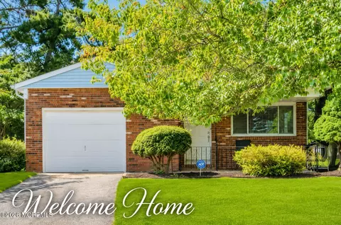 3 Preston Ct, Toms River, NJ 08757