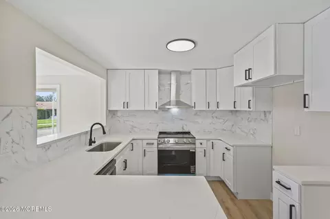 164 Kalmia Plz # A, Monroe, NJ 08831
