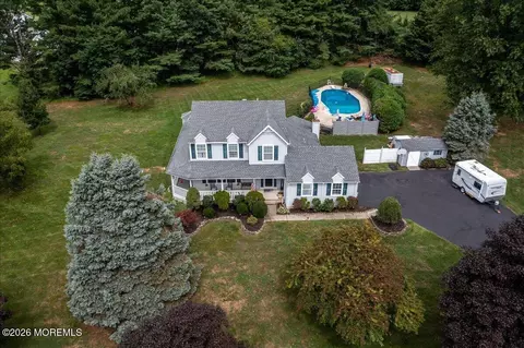 8 Long Acre Dr, Cream Ridge, NJ 08514