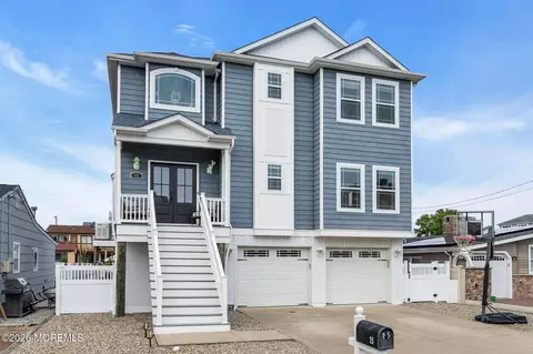 25 Sunrise Way, Toms River, NJ 08753