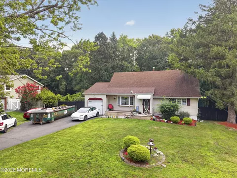 33 Heather Dr, Manalapan, NJ 07726