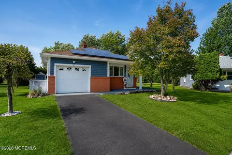 8 Fort Defrance Ave, Toms River, NJ 08757