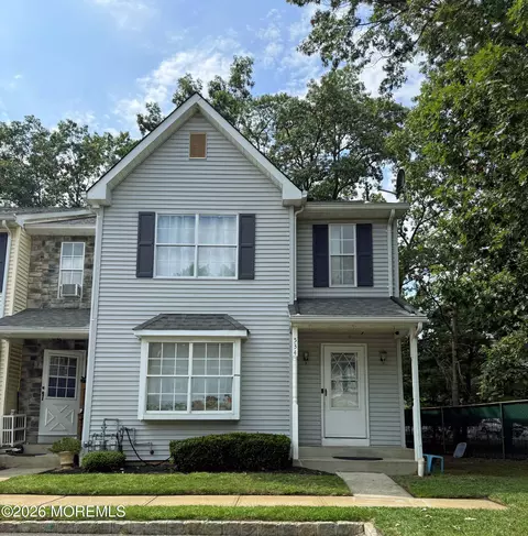 534 Davids Ct, Lakewood, NJ 08701