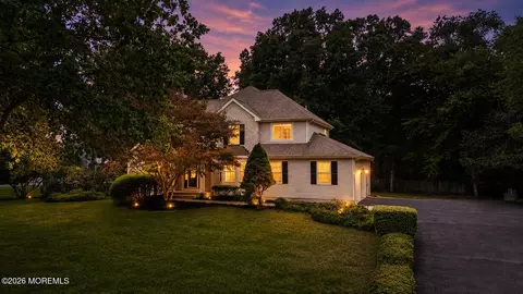 2 Ruffin Ct, Tinton Falls, NJ 07724