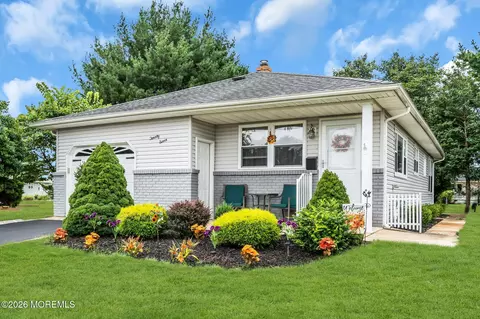 27 Bolans Ct, Toms River, NJ 08757