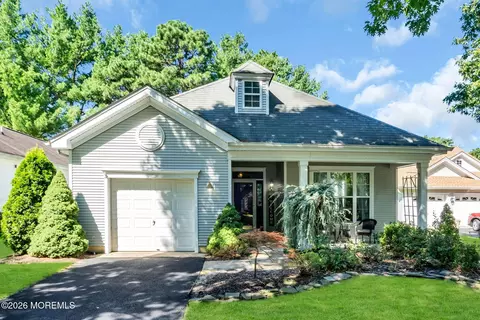 22 Amberwinds Ct, Lakewood, NJ 08701