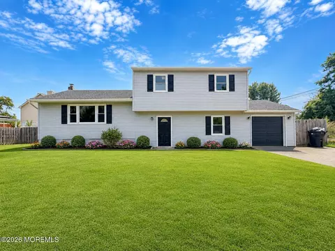 1532 8th Ave, Toms River, NJ 08757
