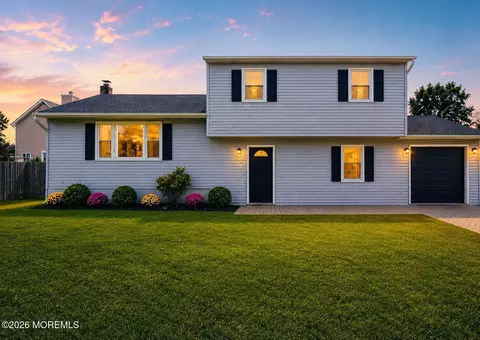 1532 8th Ave, Toms River, NJ 08757