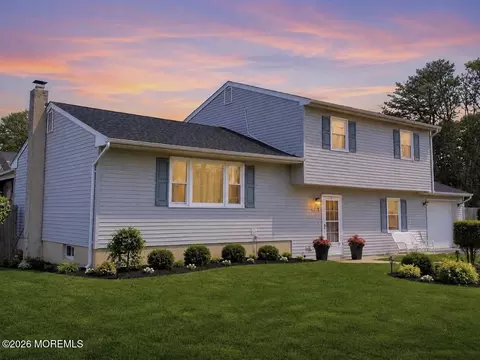 1532 8th Ave, Toms River, NJ 08757