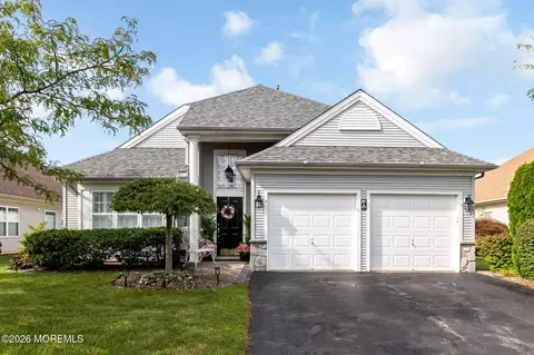 3 Gascony Cir, Manchester, NJ 08759