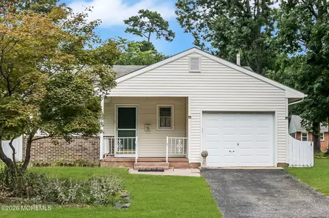 75 Columbine Cir, Toms River, NJ 08755