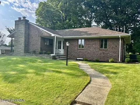 16 Charlotte St, Sayreville, NJ 08872