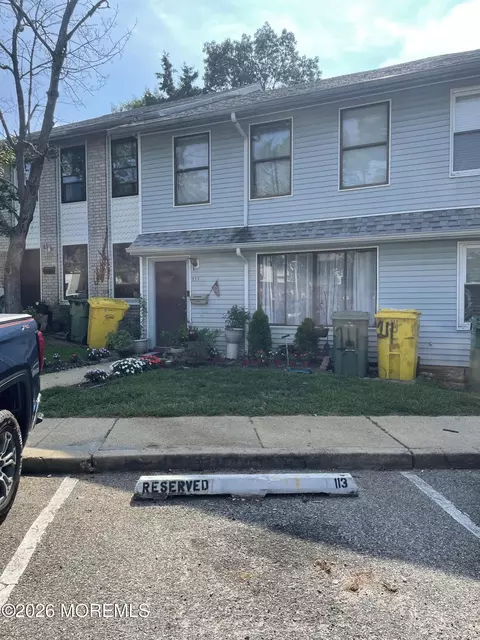 111 Williamsburg Ln, Lakewood, NJ 08701