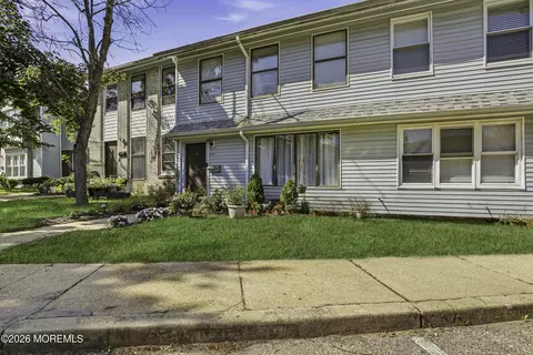 111 Williamsburg Ln, Lakewood, NJ 08701