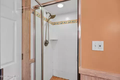 Bath - 29 1st St, Rumson, NJ 07760 photo 2 of 4