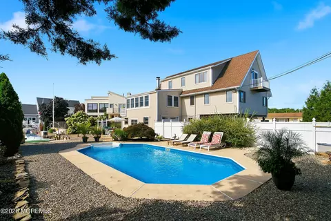 Exterior - 917 Shenandoah Dr, Forked River, NJ 08731 photo 10 of 12