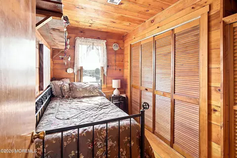 Bedroom - 917 Shenandoah Dr, Forked River, NJ 08731 photo 6 of 6