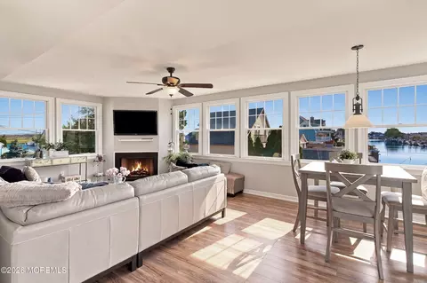 Living - 917 Shenandoah Dr, Forked River, NJ 08731 photo 4 of 4
