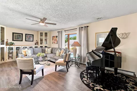 Living - 917 Shenandoah Dr, Forked River, NJ 08731 photo 2 of 4
