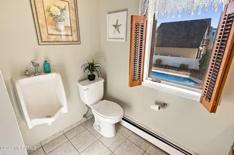 Bath - 917 Shenandoah Dr, Forked River, NJ 08731 photo 3 of 5
