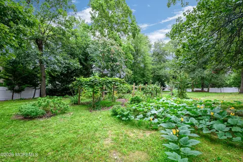 Exterior - 508 Broadway Ave, Leonardo, NJ 07737 photo 4 of 13