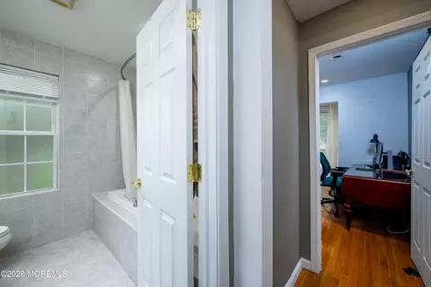 Entry Way - 508 Broadway Ave, Leonardo, NJ 07737 photo 3 of 3