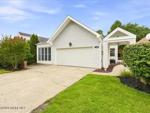 108 Longwood Dr, Manahawkin, NJ 08050