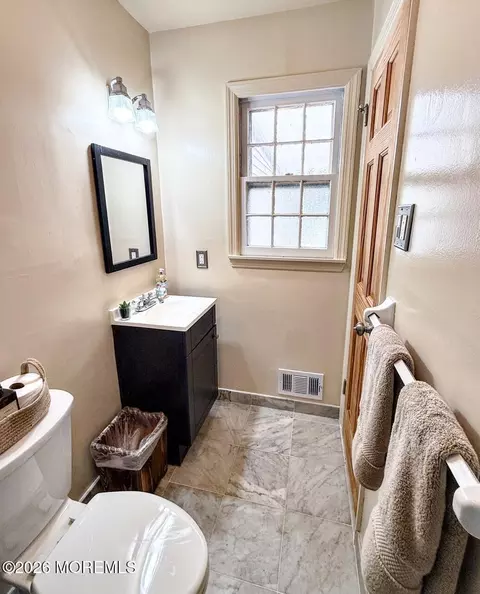 Bath - 743 Millbrook Rd, Brick, NJ 08724 photo 2 of 4