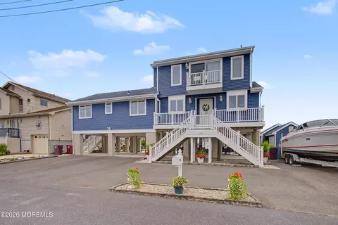 216 Maple Dr, Bayville, NJ 08721