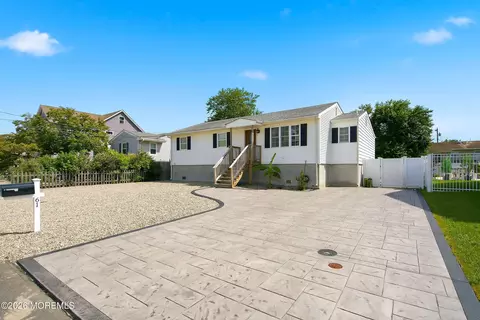 61 Sea Breeze Rd, Toms River, NJ 08753